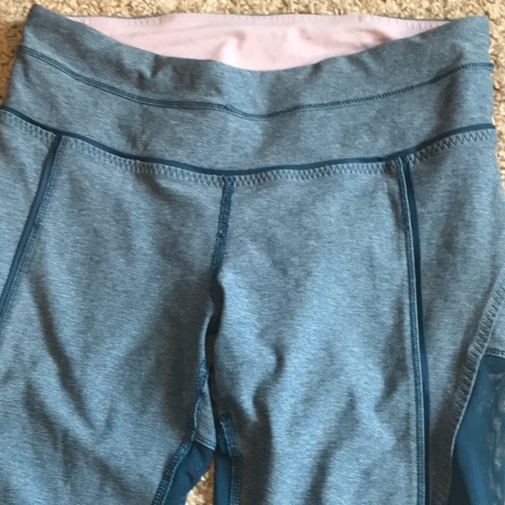 Lululemon training tough crop legging - Picture 4 of 10